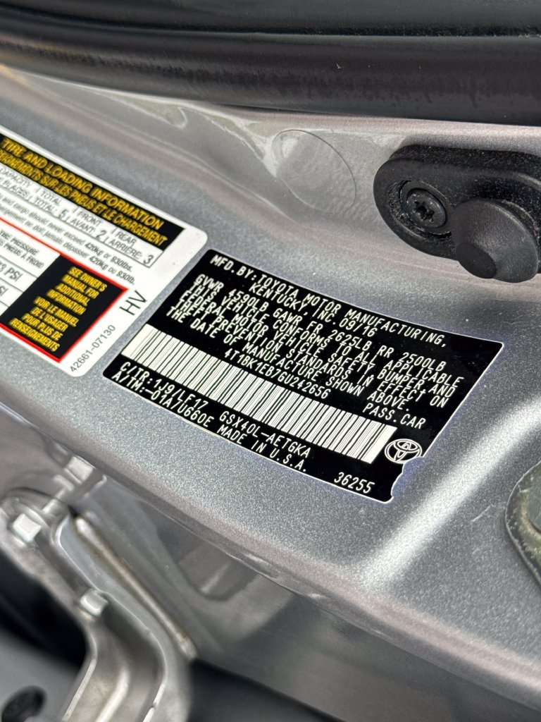 Used 2016 Silver Toyota XLE Premium image 48