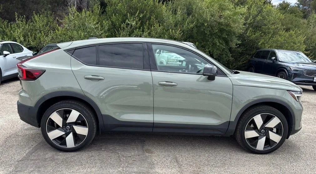 Used 2023 Green Volvo Ultimate image 4