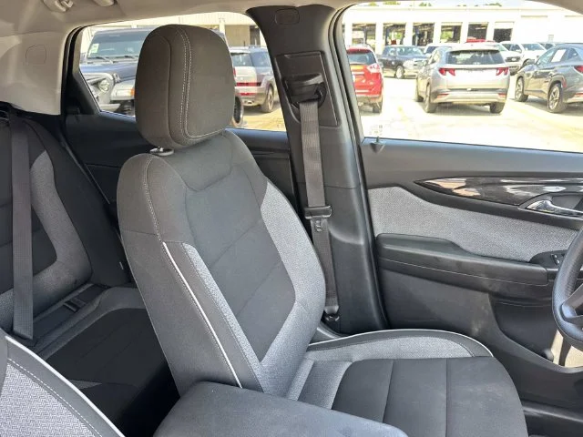 Used 2025 White Chevrolet LT image 32
