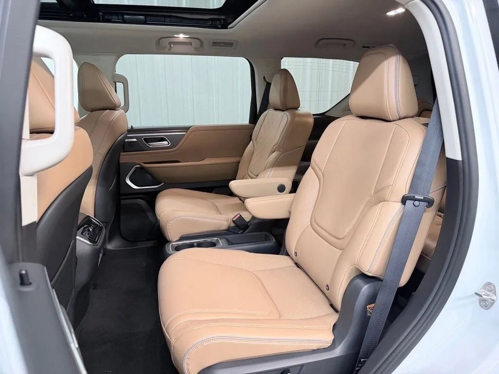 New 2027 RADIANT WHITE INFINITI Luxe 2WD image 38