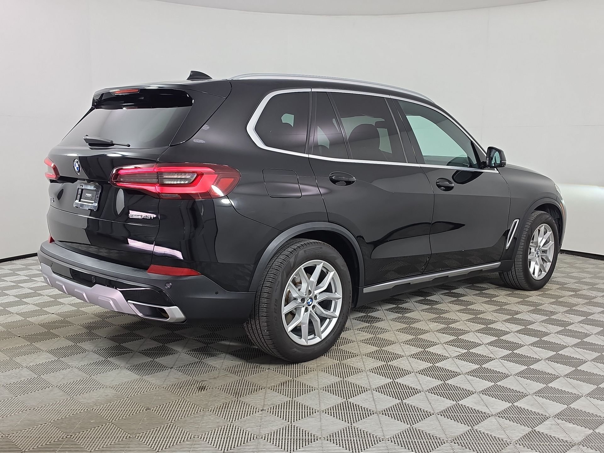 Used 2020 Black BMW sDrive40i image 7