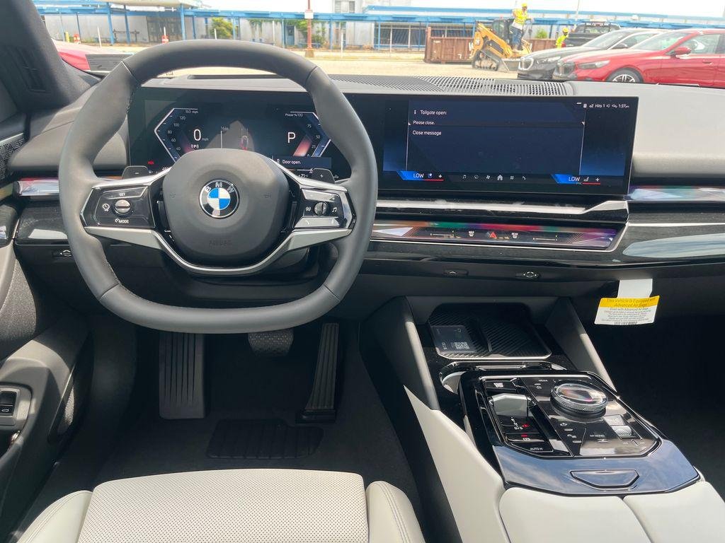 New 2026 Oxide Grey Metallic BMW 530i xDrive image 27