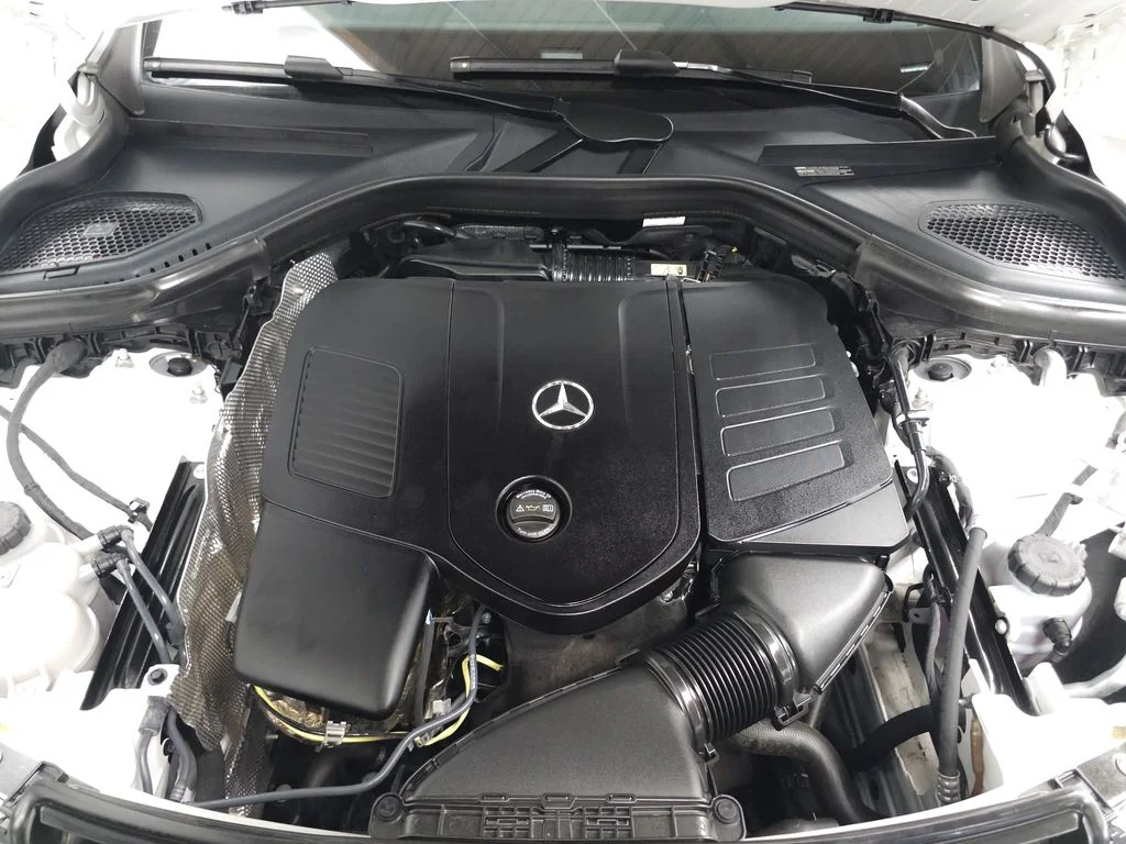 Certified Used 2026 Polar White Mercedes-Benz GLC 300 image 35