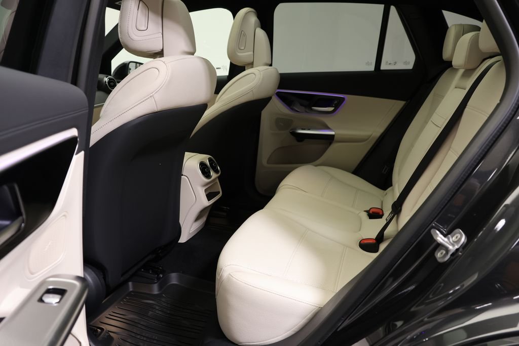Used 2027  Mercedes-Benz GLC 300 image 42