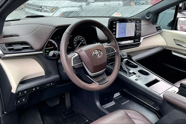 Used 2023 Silver Toyota Platinum image 14