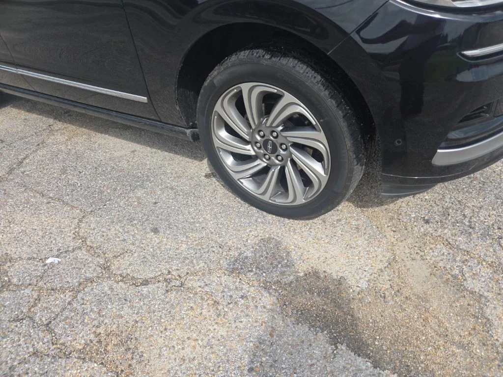 Used 2022 Black Lincoln Reserve image 13
