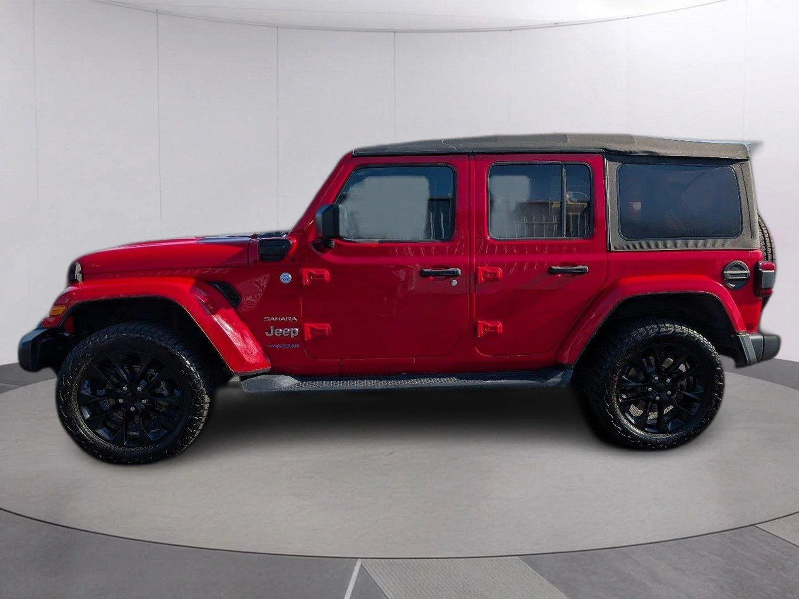 Used 2022 Firecracker Red Clearcoat Jeep Unlimited Sahara image 2