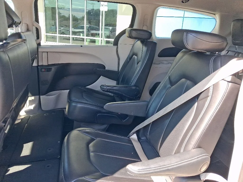 Used 2023 White Chrysler Touring L image 19
