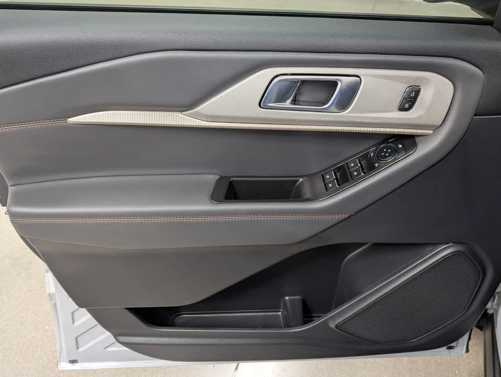 New 2026 Space White Metallic Ford Active image 12