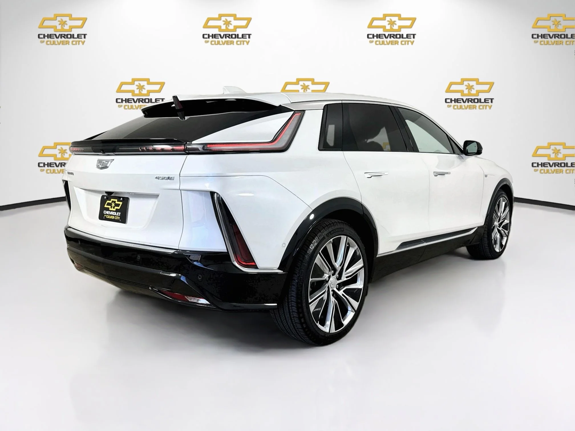 Used 2024 Crystal White Tricoat Cadillac Luxury 3 image 8