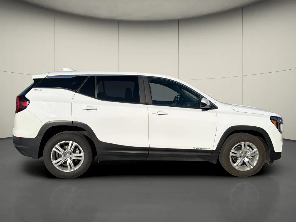 Used 2024 White GMC SLE image 8