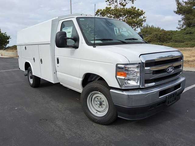 2026 Ford Econoline Cutaway Base