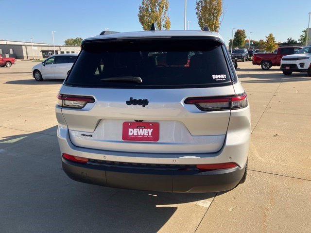 Used 2023 Silver Zynith Jeep Altitude image 6