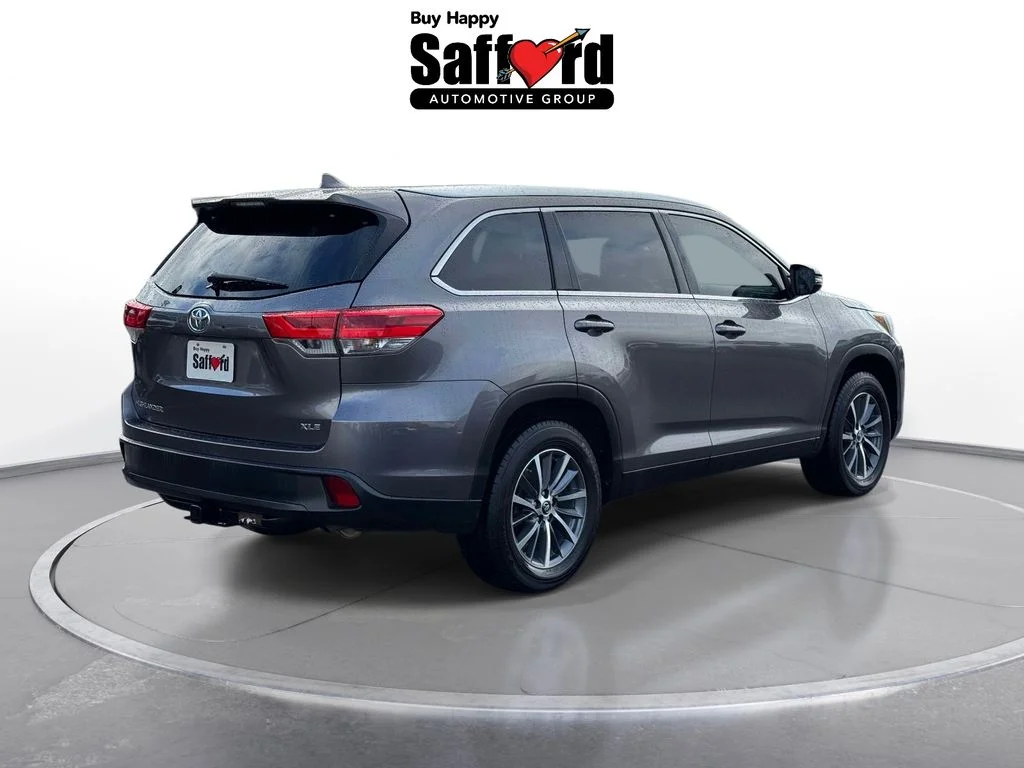 Used 2019 Gray Toyota XLE image 9