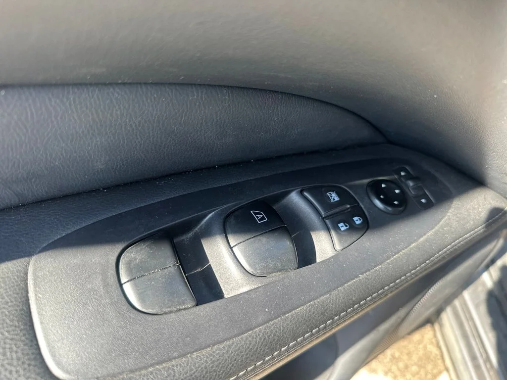 Used 2020 Gray Nissan S image 41