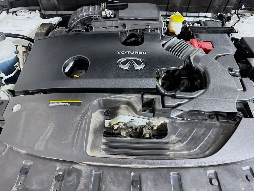 Certified Used 2023 White INFINITI LUXE image 39