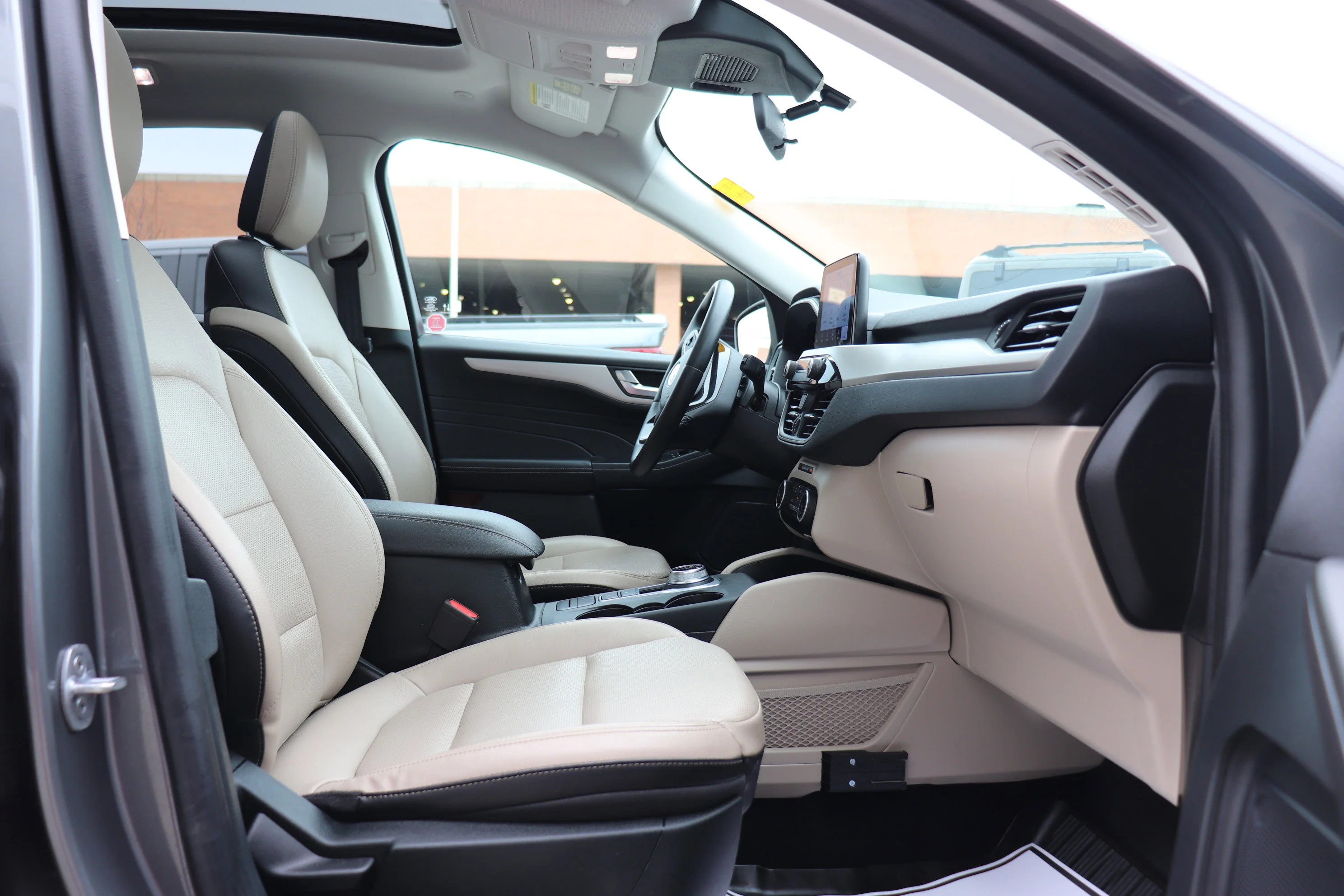 Used 2022 Gray Ford SEL AWD image 9
