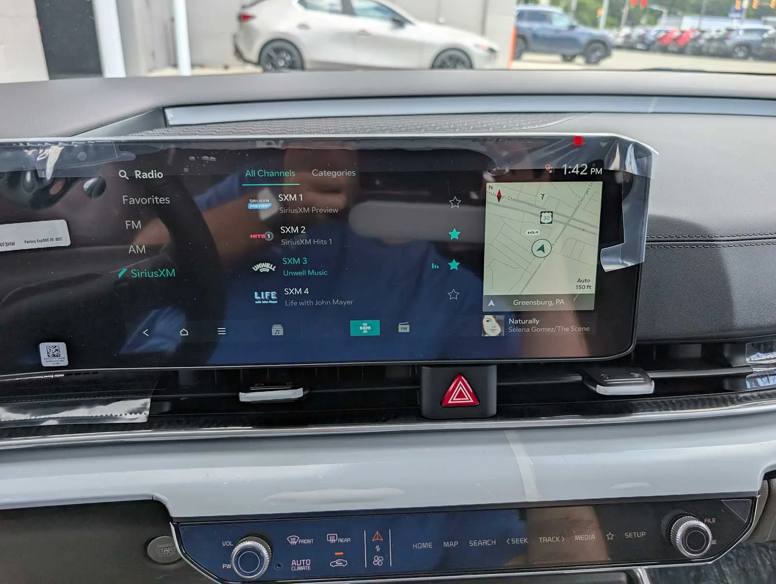 New 2027 Ceramic Silver Kia LXS image 24