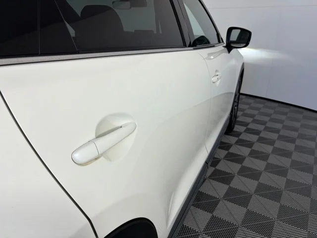 Used 2020 Snowflake White Pearl Mazda Signature image 9
