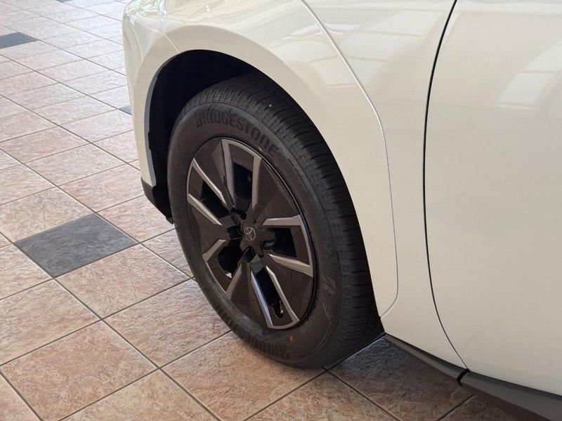 New 2026 Wind Chill Pearl Toyota XLE image 10
