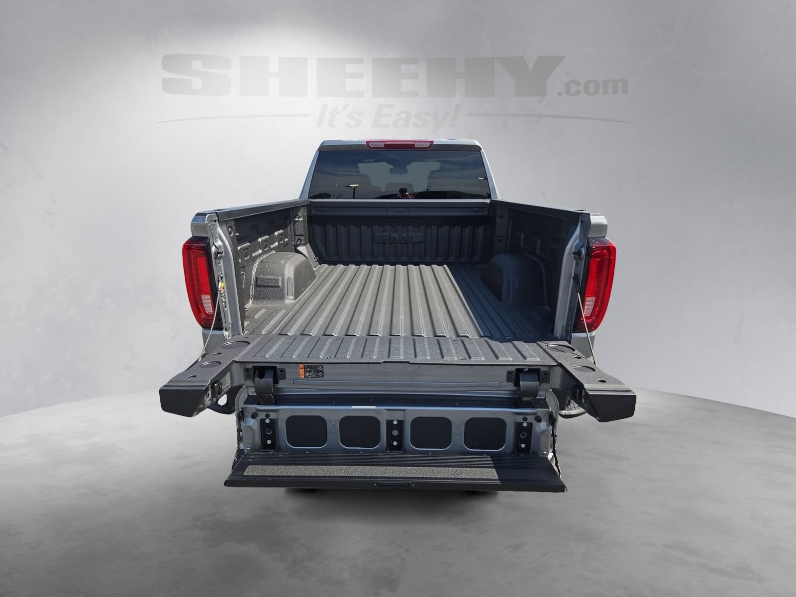 2026 GMC Sierra 1500 SLT - Photo 11