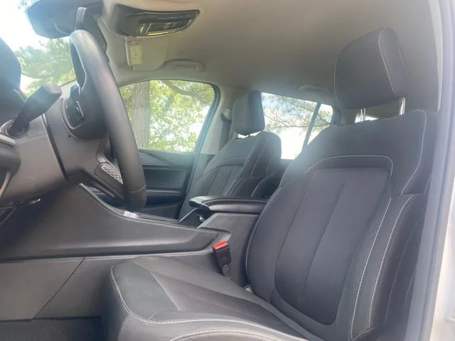 Used 2024 White/off-white Jeep Laredo image 19