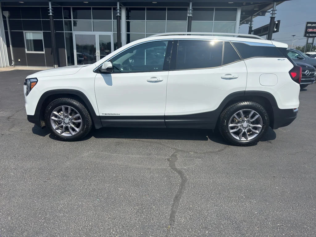 Used 2023 Summit White GMC SLT image 1