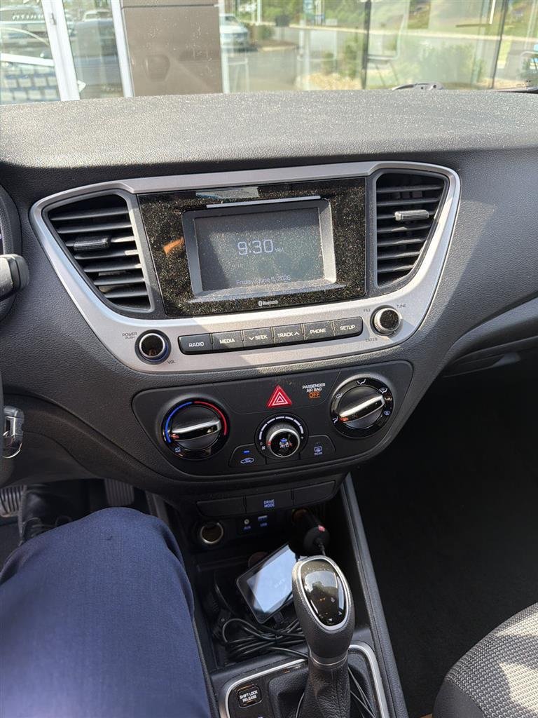Used 2020 Urban Gray Hyundai SE image 2