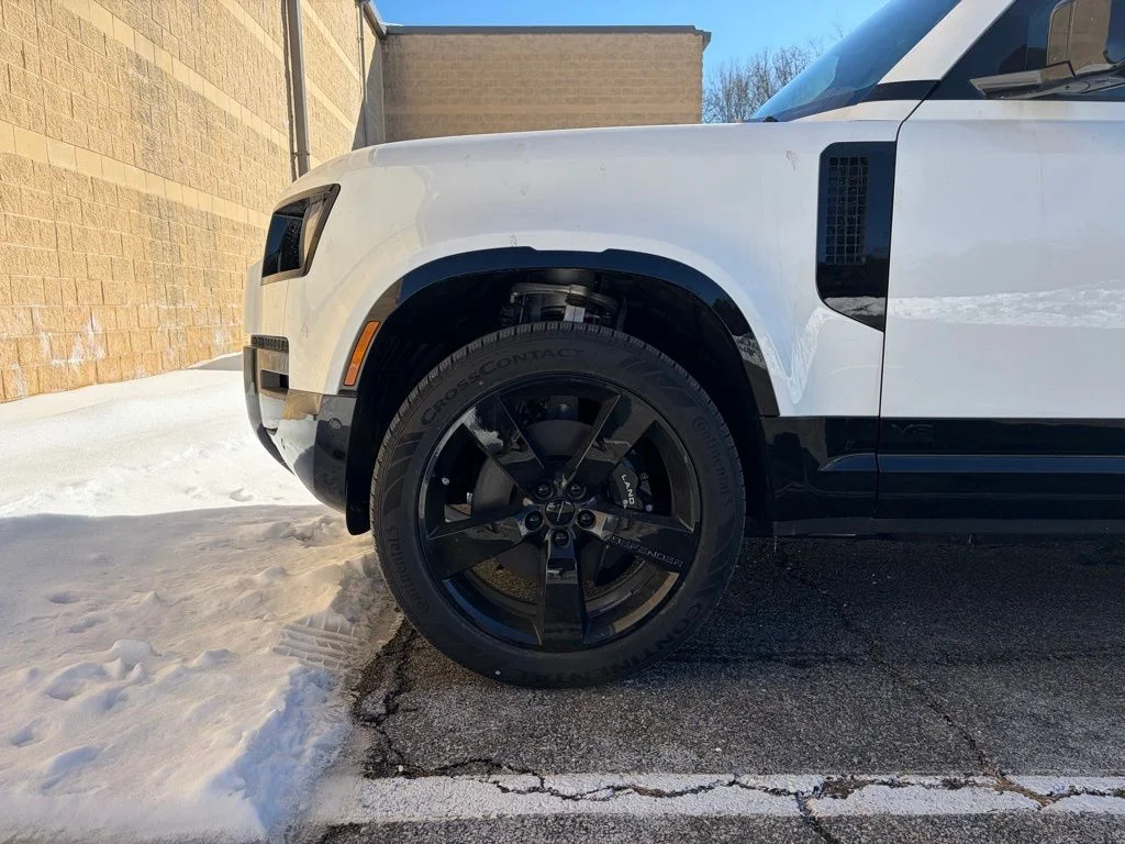New 2026 White Land Rover V8 image 9