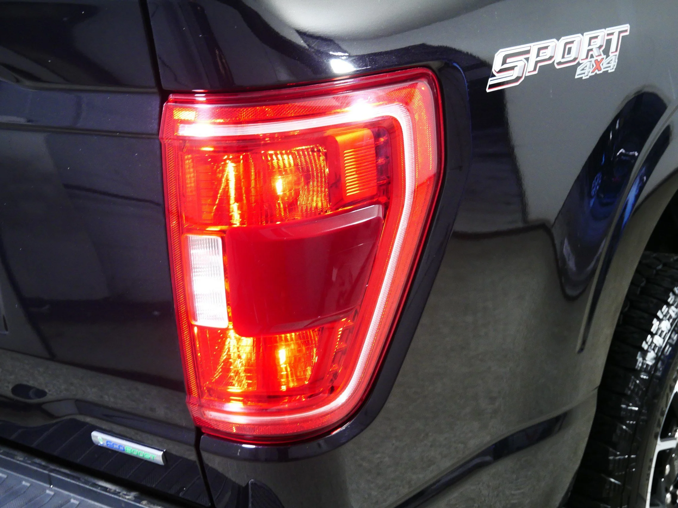 Used 2021 Agate Black Metallic Ford XLT image 17