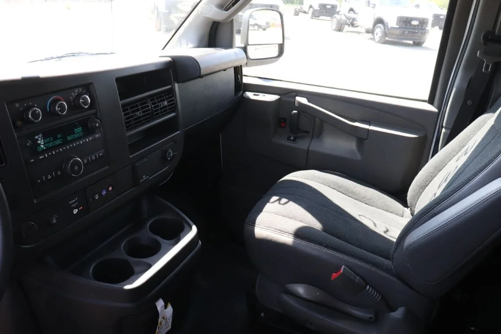 Used 2024 White GMC Work Van image 12