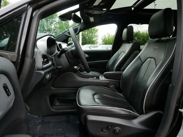 Used 2025 Diamond Black Chrysler Limited image 14