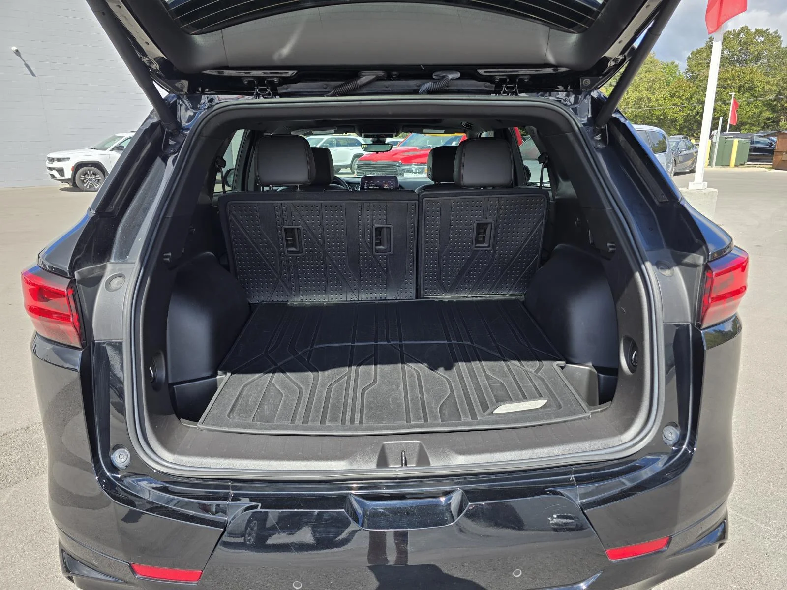 Used 2023 BLACK Chevrolet RS image 19