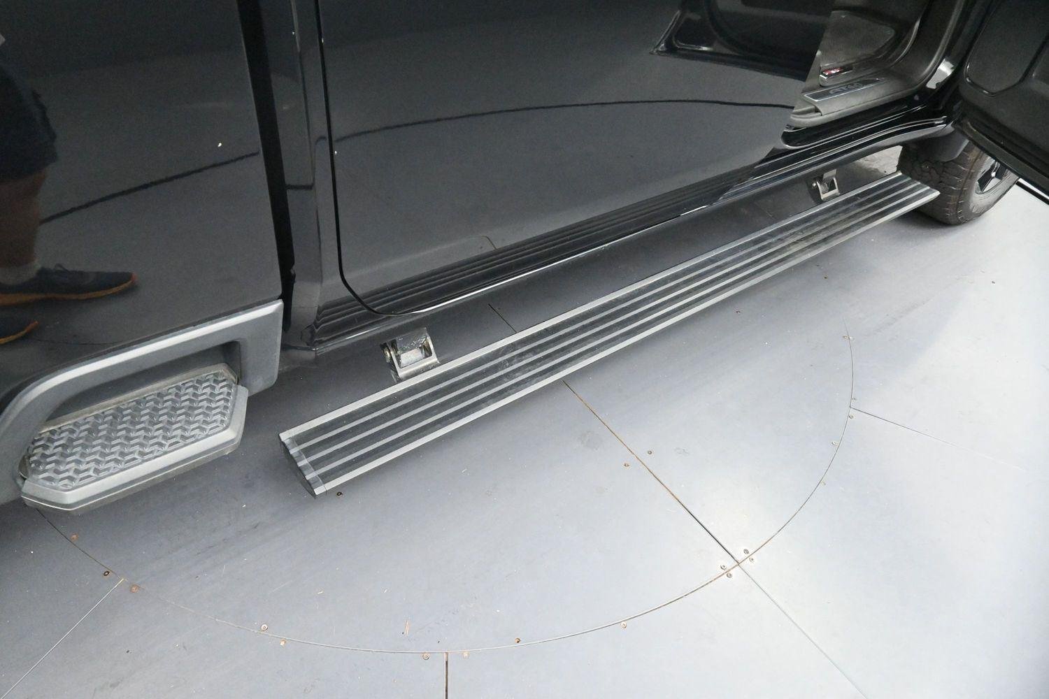 Used 2024 Onyx Black GMC AT4 image 9