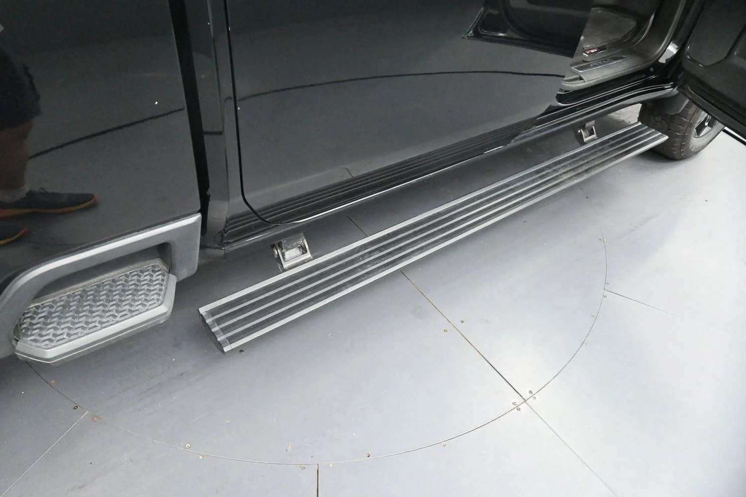 Used 2024 Onyx Black GMC AT4 image 9