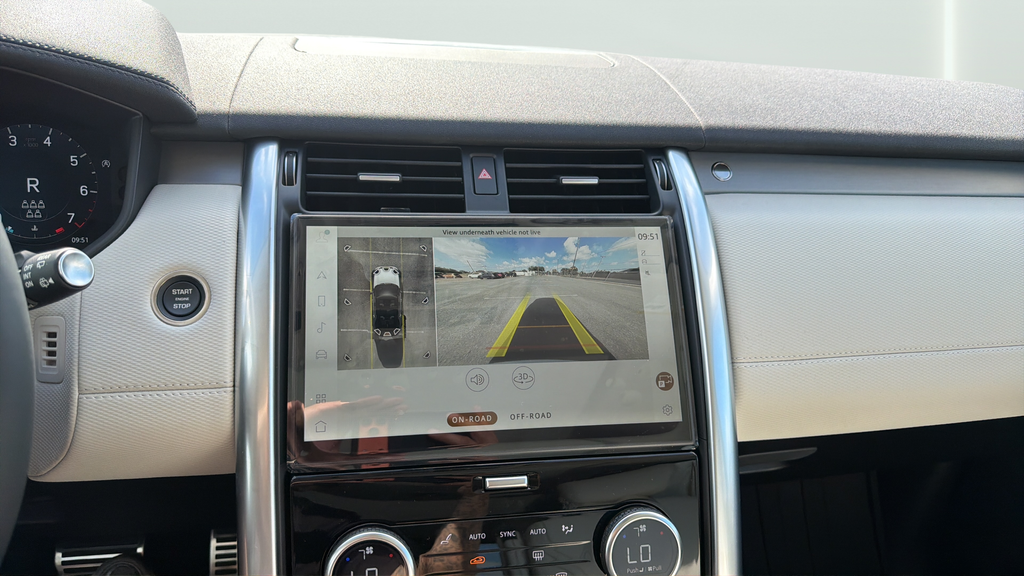 New 2026 Fuji White Land Rover Dynamic SE image 23