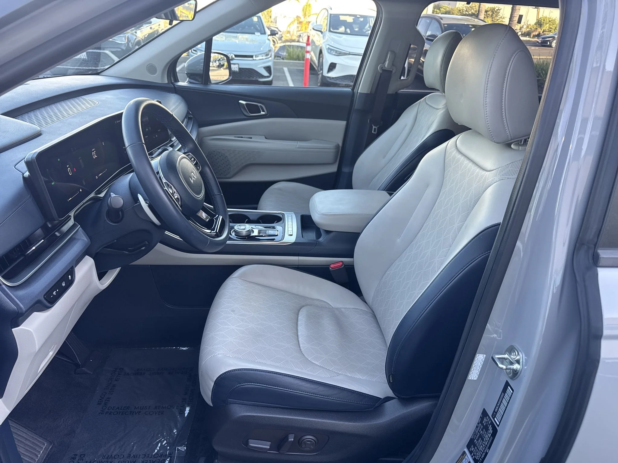 Used 2025 CERAMIC SILVER Kia EX image 14