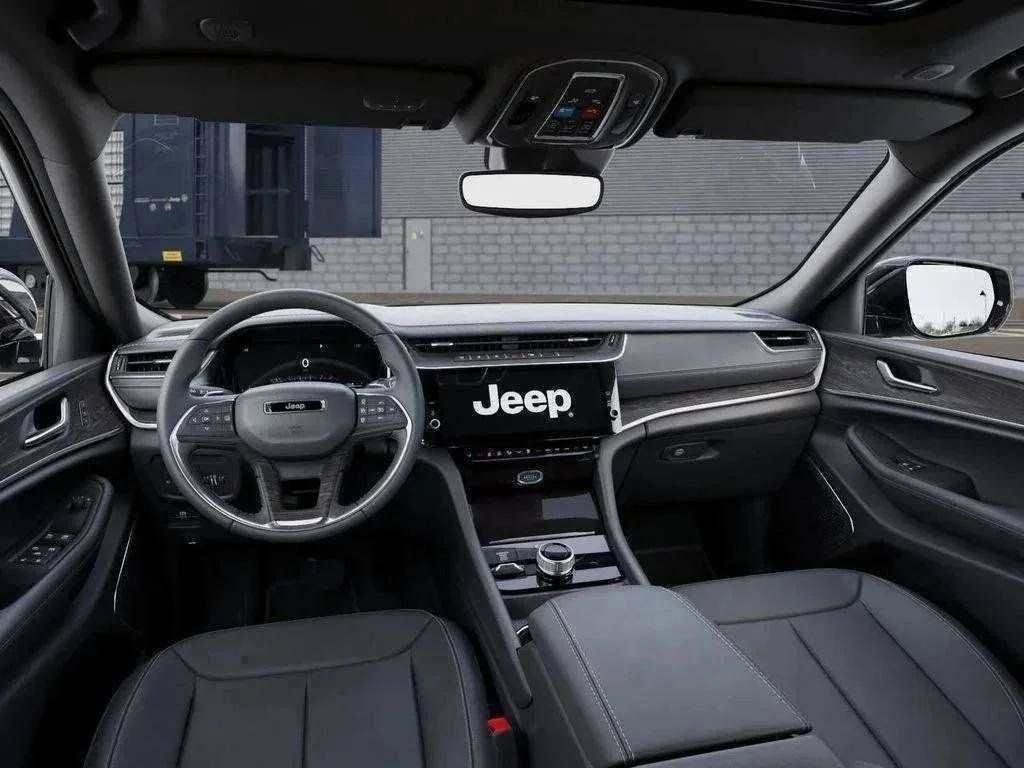 New 2026 Bright White Clear-Coat Exterior Paint Jeep Limited image 100