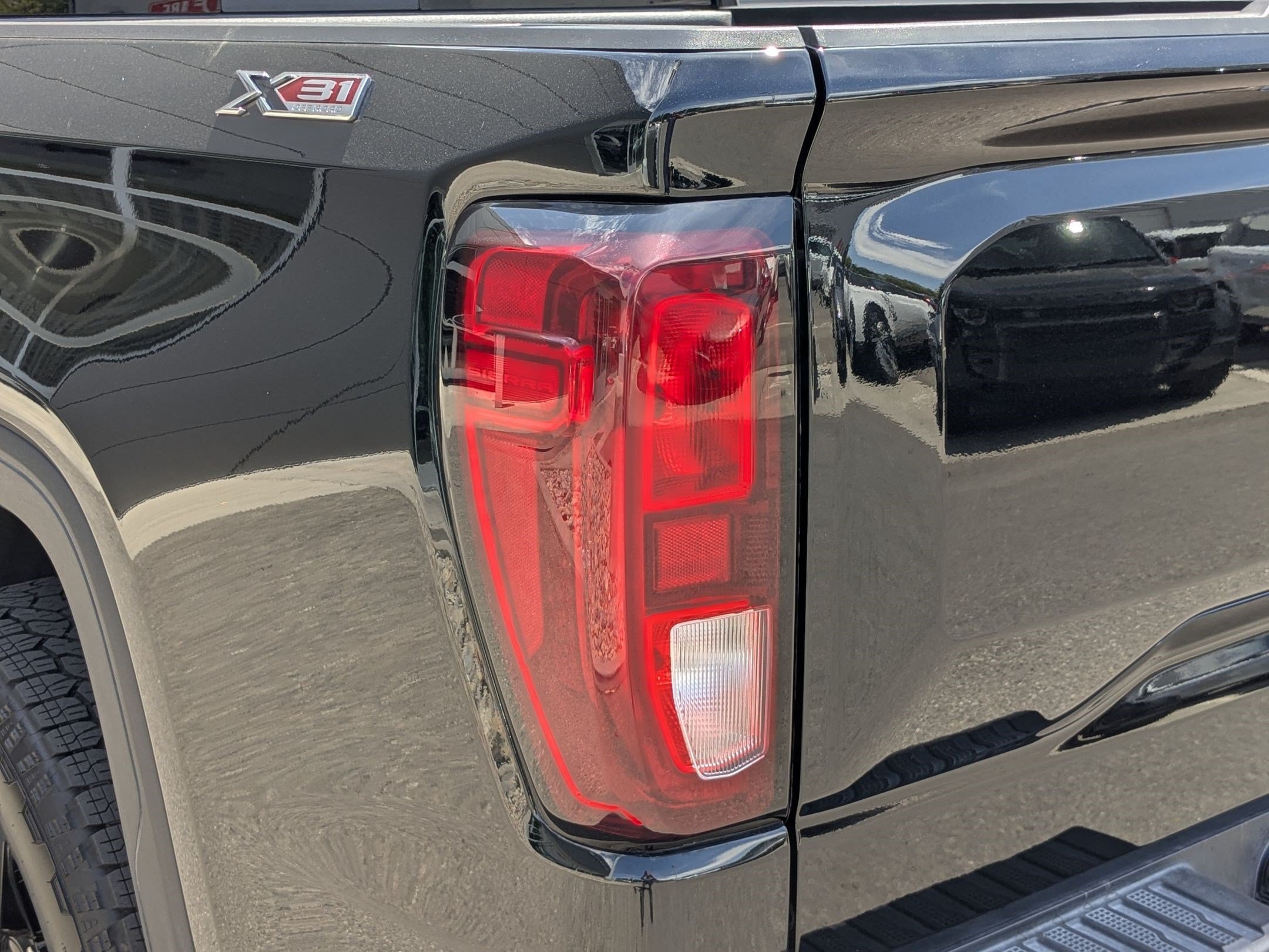 Used 2024 Onyx Black Metallic GMC Elevation image 10
