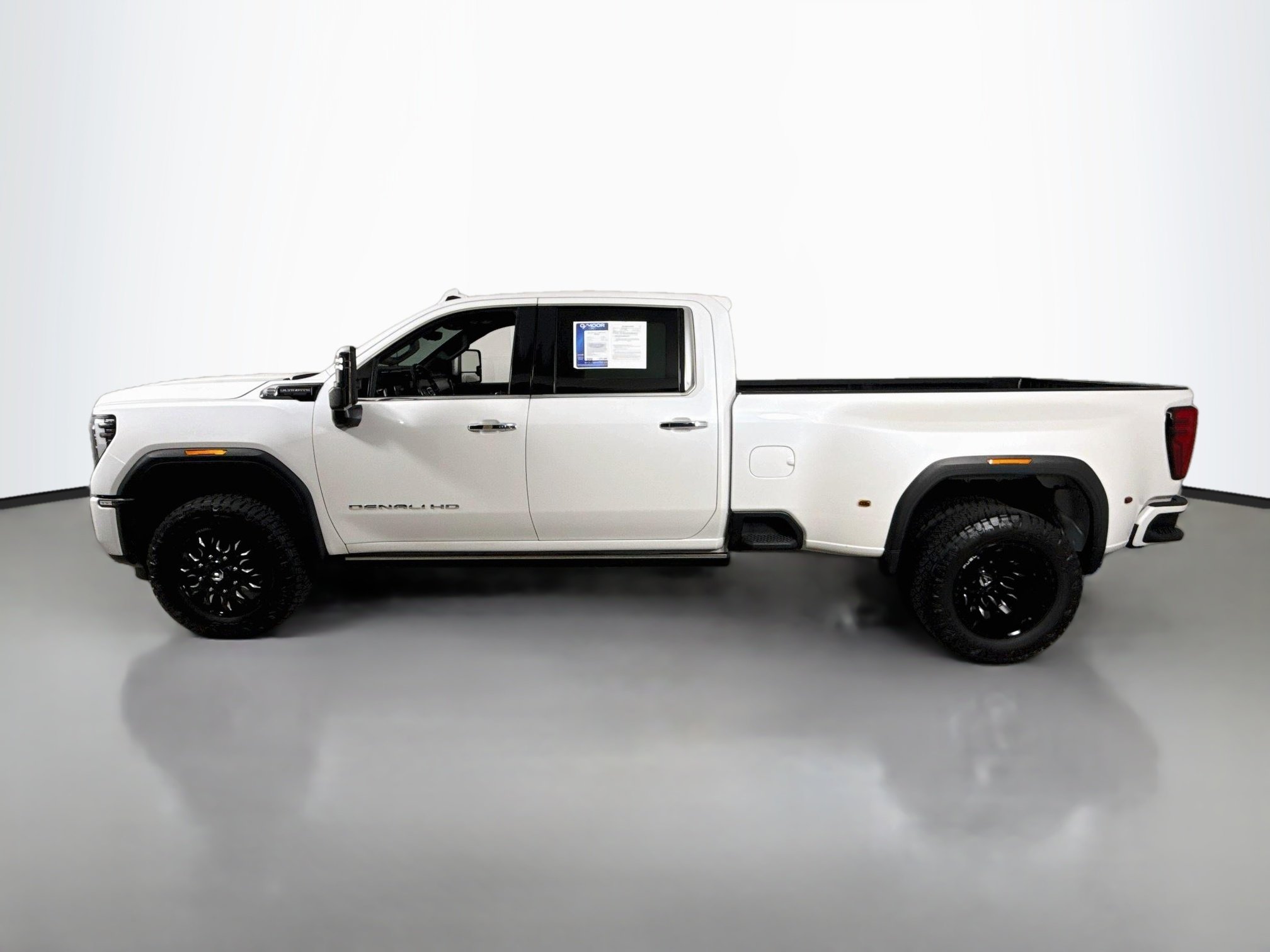 Used 2024 White GMC Denali Ultimate image 10