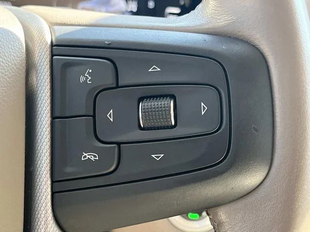 Used 2022 White GMC Denali image 40