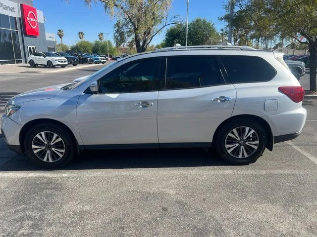 2017 Nissan Pathfinder SL