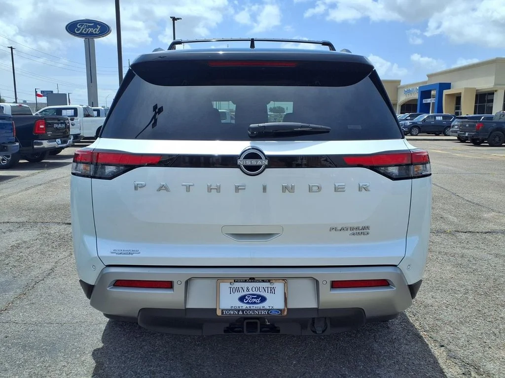 Used 2025 White Nissan Platinum image 23