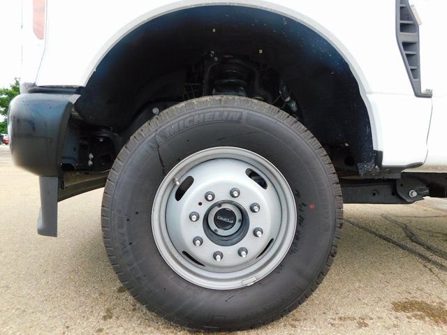 2024 Ford F-350 Super Duty Chassis Cab XL - Photo 39