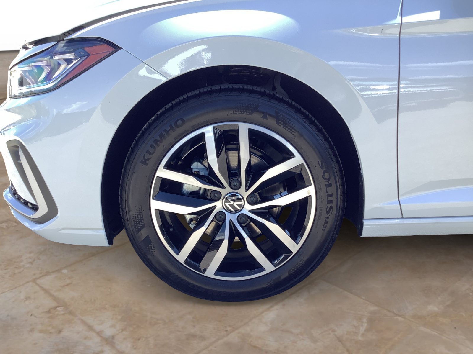New 2027 OPAL WHITE Volkswagen SE image 10