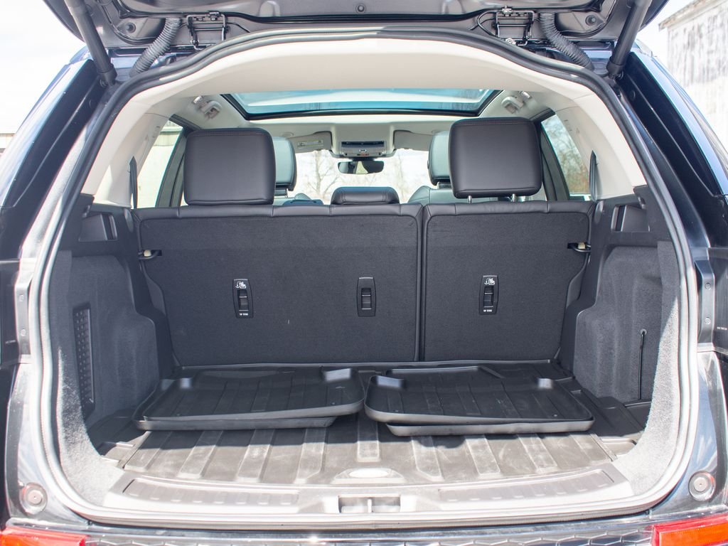 Used 2025 Black Land Rover S image 38