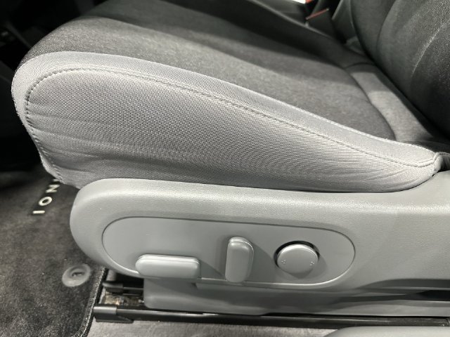 Certified Used 2023 Teal Hyundai SE image 18