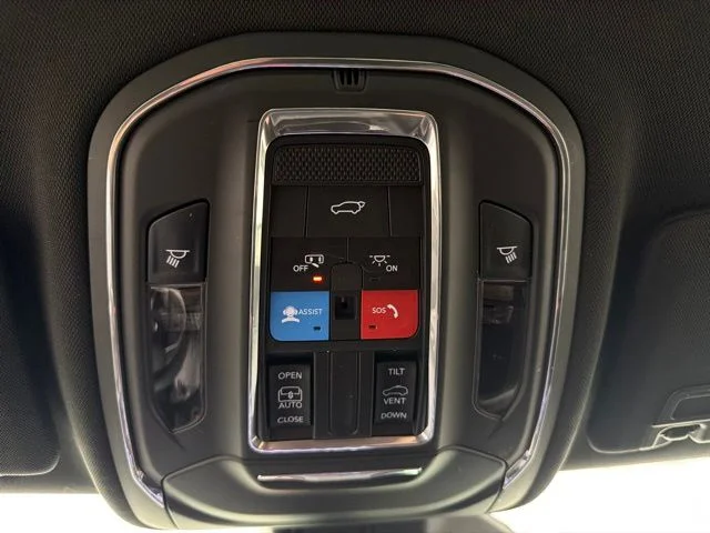 Used 2023 Black Jeep Altitude image 24