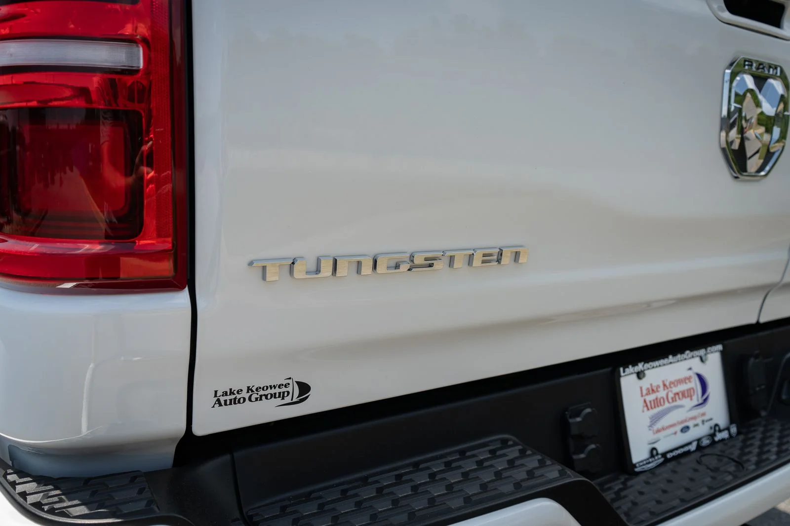 New 2026 Ivory White Tri-Coat Pearl-Coat Exterior Paint RAM Tungsten image 18