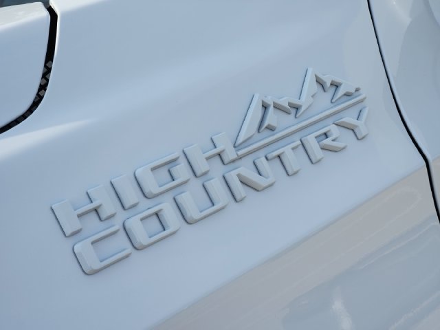 Used 2026 Polar White Tricoat Chevrolet High Country image 8
